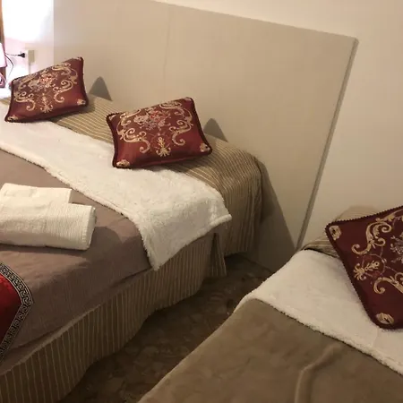 Pensión Bb Station 2*